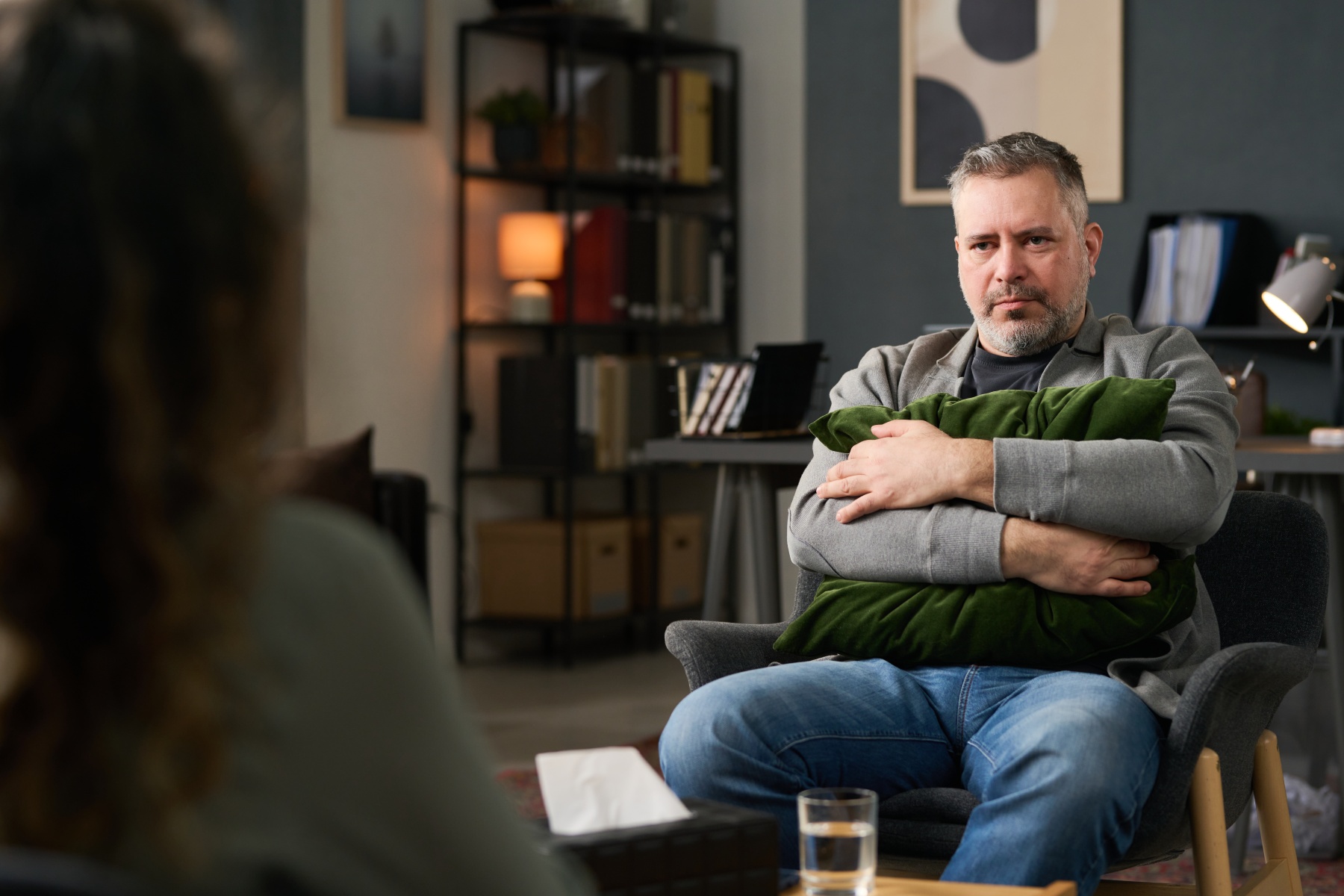 Психология зависимости: что это, как распознать проблему и чем поможет психолог